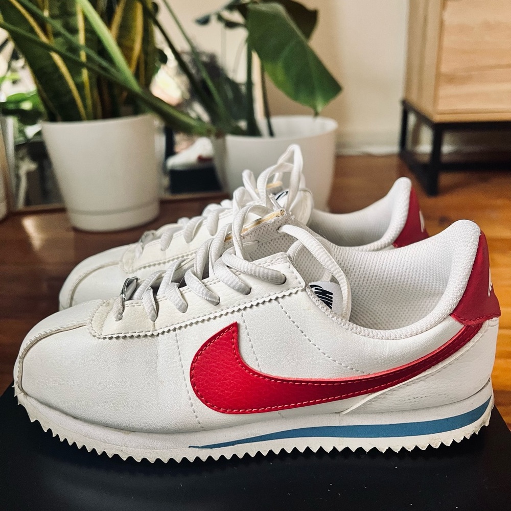 NIKE Cortez Size 4US